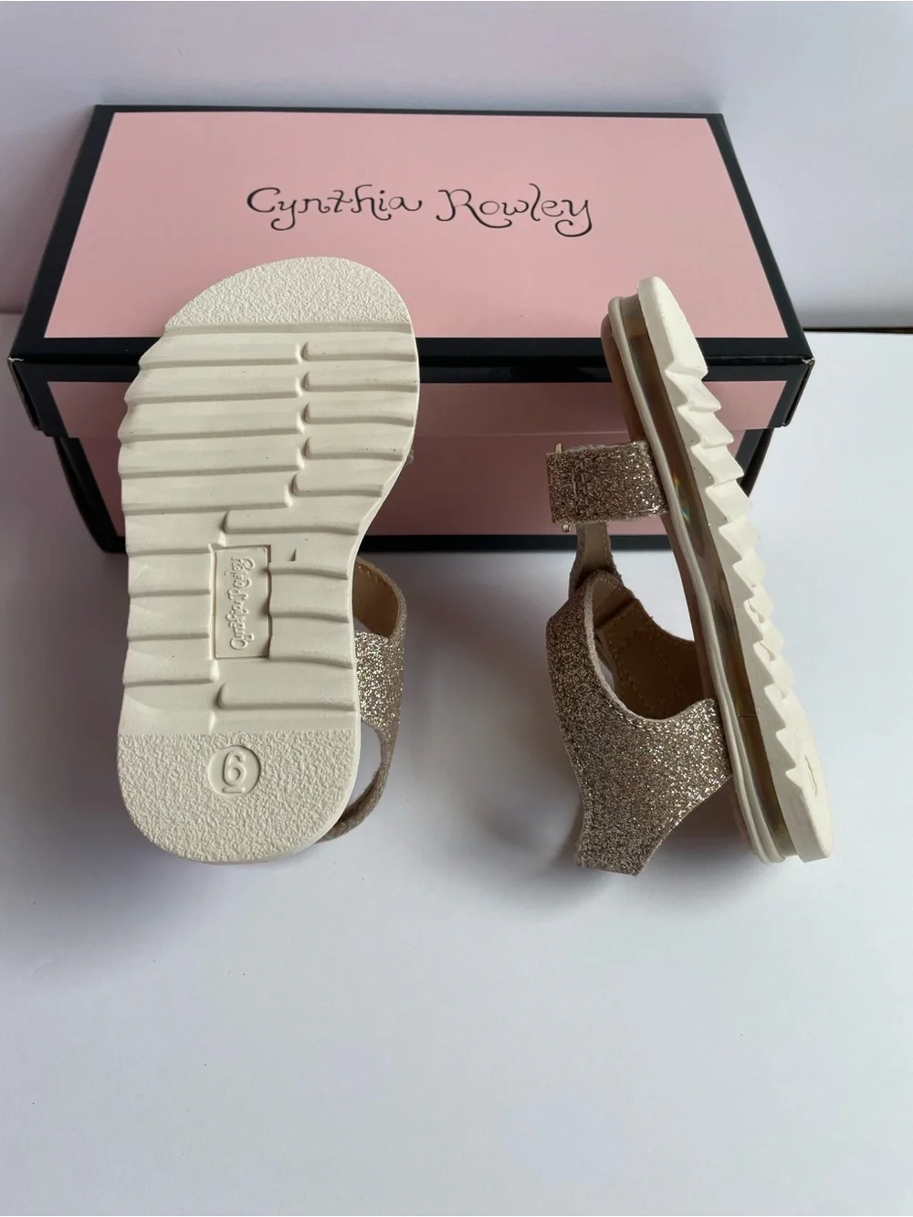 Cynthia Rowley Kids Glitter Gold Sandals size 6 little kids